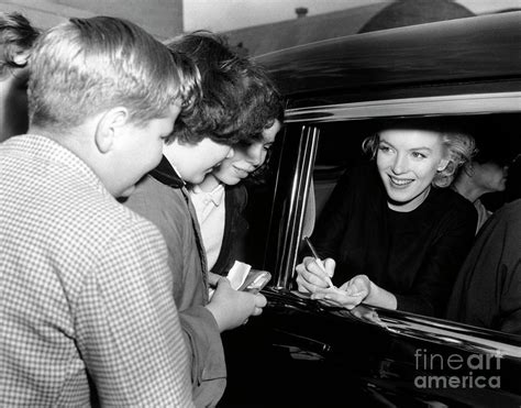 Marilyn Monroe Signing Autographs Photograph By Bettmann Fine Art America