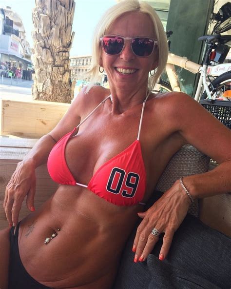Fit Tanned Sexy Cougar Gilf Pics Xhamster