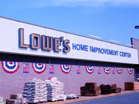 See What Lowes Looked Like When The Home Improvement Giant First