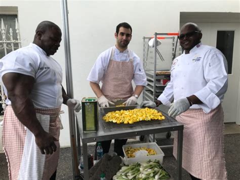 White House Chef Andre Rush Flexes His Viral 24 Inch Biceps 2023
