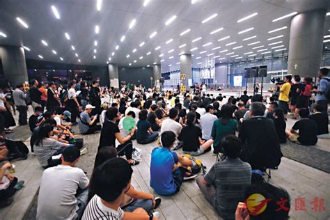 May 28, 2021 · 前年十一國慶日遊行案，10名民主派人士分別承認組織未經批准集結等罪，民陣召集人陳皓桓等8人各被判囚14至18個月，單仲偕及蔡耀昌被判緩刑2年。 陳皓桓的個人社交專頁，上載他的公開信，指在反修例運動期間，民陣與社會為爭取民主、自由、人權、公義全力以赴，令全世界看到香港，並正式. 民陣圖再挑民粹施壓政府 - 香港文匯報