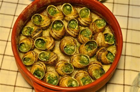 Cosa vi occorre per 4 persone: Lumache alla Borgognona o Escargot a la Bourguignonne ...