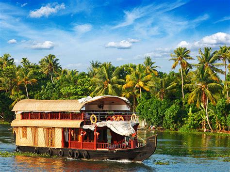A Complete Guide On Kerala Backwaters And Houseboat Trip