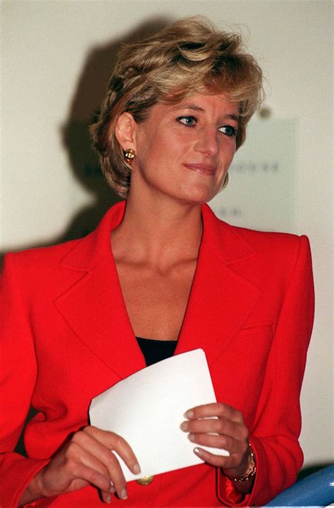 Inside Princess Diana S Fashion Story Exhibition At Kensington Palace Including Some Of Her