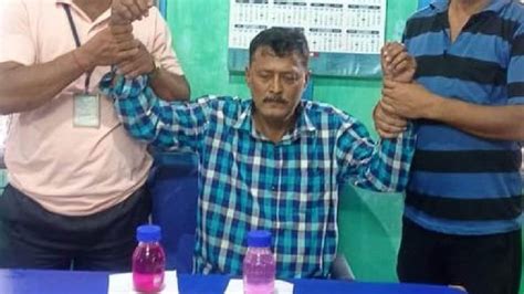 Assam Government Official Caught Red Handed While Taking Bribe In Dhubri Assam Government