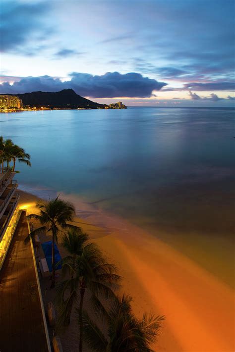 Sunrise Diamond Head Waikiki Beach Photograph By Douglas Peebles