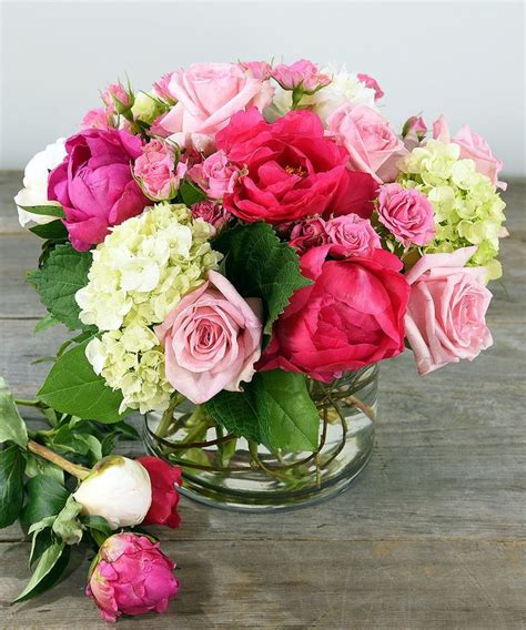 Peony And Rose Classic Bouquet In 2020 Peonies Garden Peony Rose Peonies