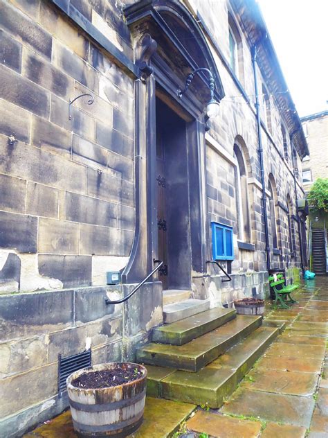 Parish Church Holmfirth The Main Doorway Of Holmfirth Par Flickr