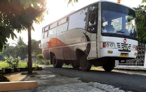 Bus Karyawan Perusahaan Batubara Ngebut Ugal Ugalan Di Pemukiman Warga