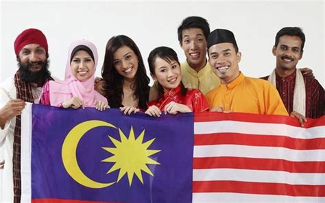 Masyarakat berbilang kaum di malaysia mempunyai pelbagai jenis kebudayaan yang digarap daripada pelbagai keturunan. Perhimpunan jalanan demonstrasi hanya kes terpencil ...