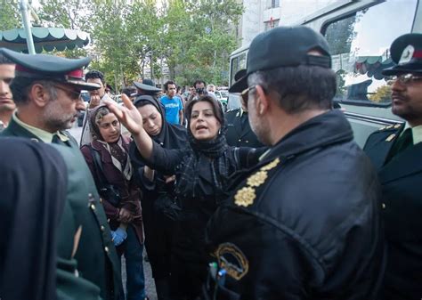 كاميرات في الأماكن العامة لرصد غير الملتزمات بالحجاب في إيران شبكة