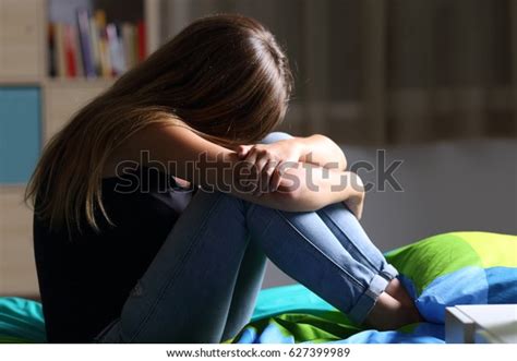 Young Girl Crying 122314 รายการ ภาพ ภาพสต็อกและเวกเตอร์ Shutterstock
