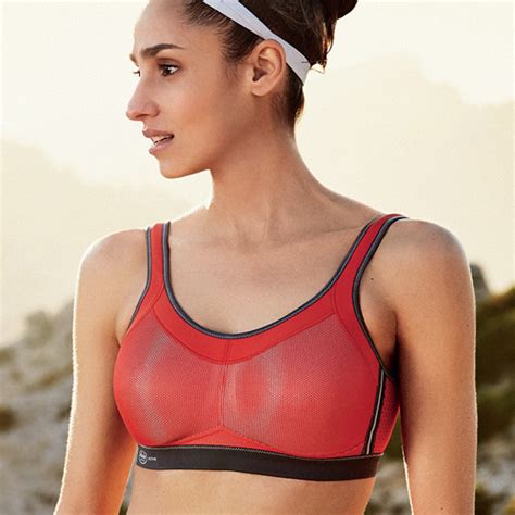 The 3 section cup with firm side panels provides maximum support combined with the seamless inside of the. Momentum Sports Bra by Anita - Diane's Lingerie