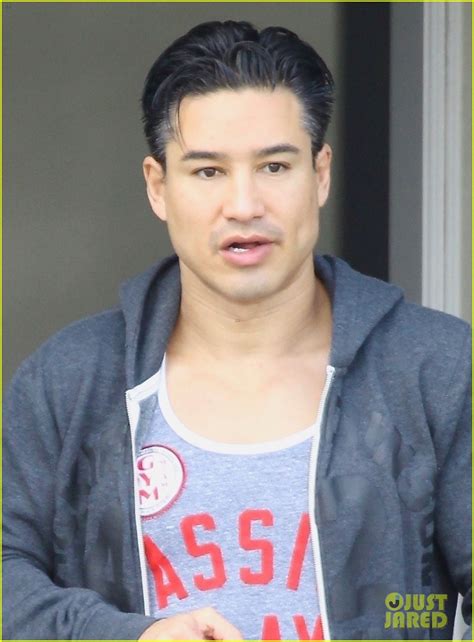 Photo Mark Wahlberg Mario Lopez Work Up A Sweat At The Gym 06 Photo