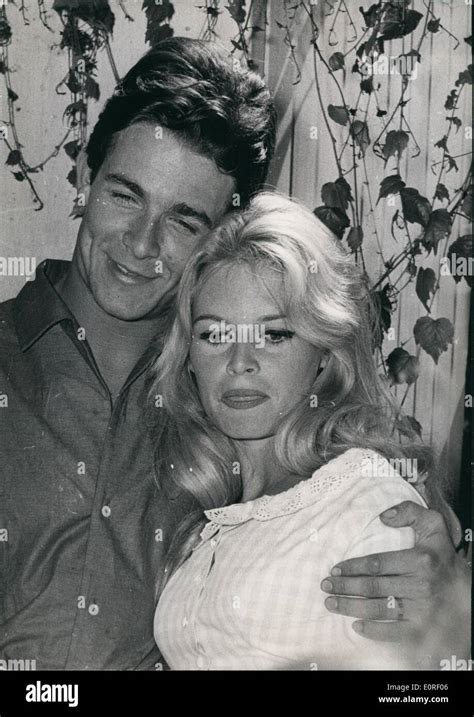 6 Juni 1959 Brigitte Bardot Vermählten Ihr Partner Jacques Charrier Berühmte Französische