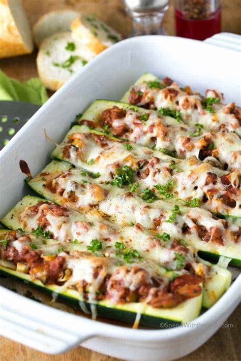 Topped with cheese, parsley and bread crumbs, you can't go wrong with this zucchini dish. Easy Stuffed Zucchini Boats - Spend With Pennies