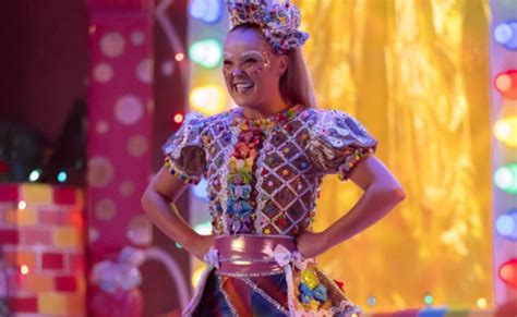 Jojo Siwa Allegedly Swatted By Paparazzi After Coming Out As Part Of