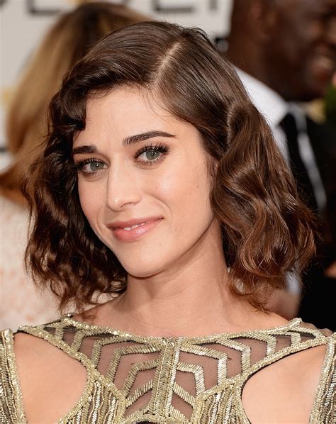 Lizzy Caplan Short Hair More Pics Of Lizzy Caplan Short Wavy Cut 19 Of 19 Short Hairstyles