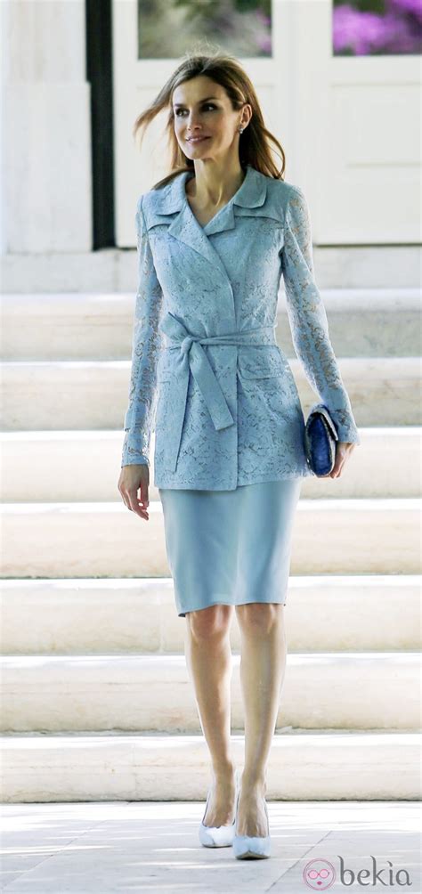 La Reina Letizia Con Vestido Azul Y Chaqueta De Encaje Fotos En Bekia Moda