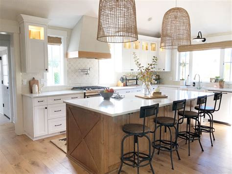 20 Wood And White Kitchen