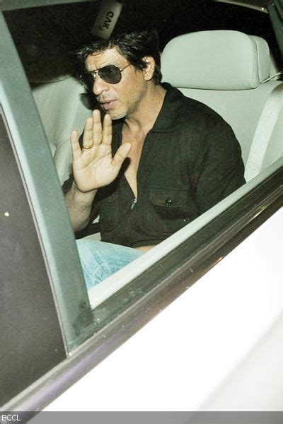 shah rukh khan spotted at mumbai airport mumbai airport ipl best actor khan superstar