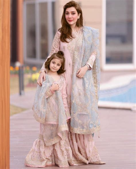 Aisha Khan S Latest Clicks With Daughter Mahnoor From A Wedding Reviewit Pk