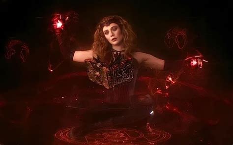 Wanda Maximoff Scarlet Witch In Wandavision En 2021 Bruja Escarlata