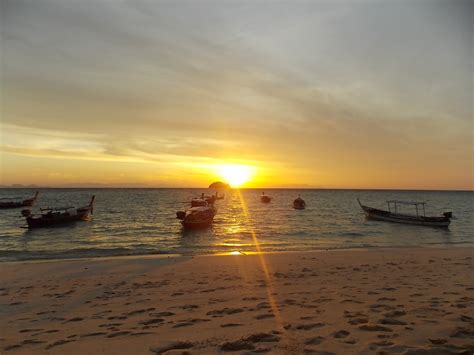 Lever Du Soleil Plages Mer Bateaux Transport Ko Lipe Sud Et Les De La Mer D Andaman