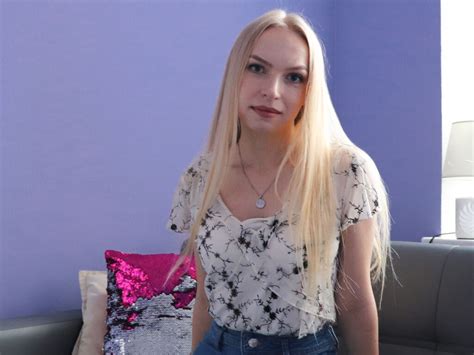 carrybless blond female webcam