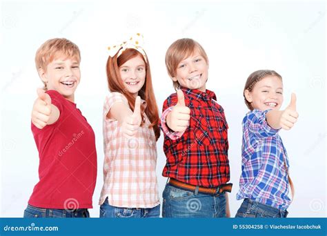 Helder Het Geklede Kinderen Glimlachen Stock Foto Image Of Vrij