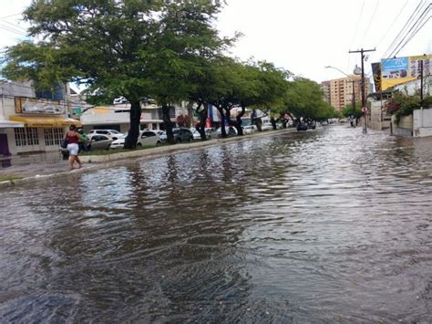 G1 Chuva Torrencial Deixa Ruas Alagadas E Causa Transtornos Em Aracaju Notícias Em Sergipe