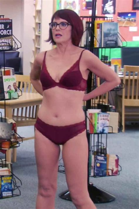 8 Hot Megan Mullally Bikini Pics