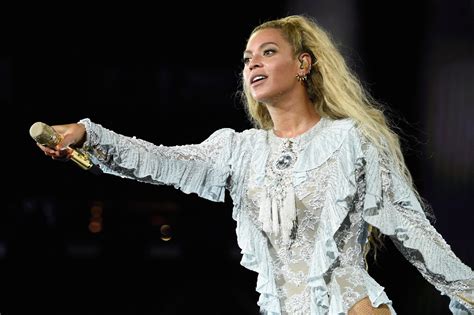 beyoncé just announced she s pregnant—with twins fashion magazine