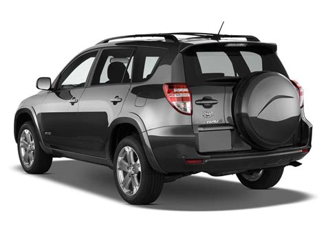 Base models even come well loaded, with air conditioning, keyless entry, cruise. 2009 Toyota RAV4 4x4 - Toyota Crossover SUV Review ...