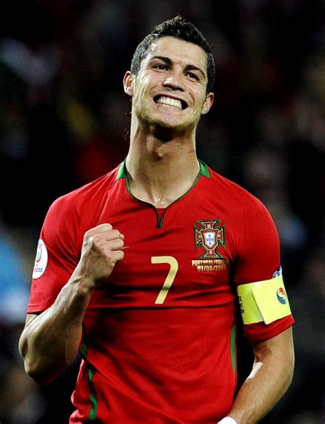Show your love for your favorite and famous footballer by making your desktop and mobile background with these awesome cr7 wallpaper 2018. Cristiano Ronaldo Portugal | All HD Wallpapers Gallery