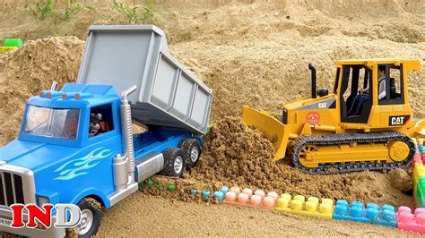 mobil truk excavator buldoser truk jungkit mainan anak youtube