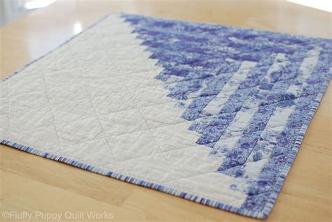 Create a striking quilt from scraps of any color. Fluffy Puppy Quilt Works: Giant Log Cabin Quilt Block: Printable PDF Pattern and Tutorial