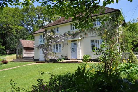 Spectacular holiday cottages throughout the new forest. Five unique dog-friendly cottages in the New Forest ...