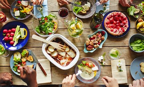 Whether you're preparing to host a memorable dinner party or just getting ready to retire some we spent 25 hours of research, consulted entertaining experts for brunch ideas, and threw three meals. Make-Ahead Menus for Easy Entertaining on Mother's Day - SavvyMom