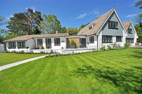 In order to make a successful game plan, you'll need to know just what kind of weeds you're dealing with. How Do I Get Rid of a Lawn Full of Weeds - Bullock's Buzz