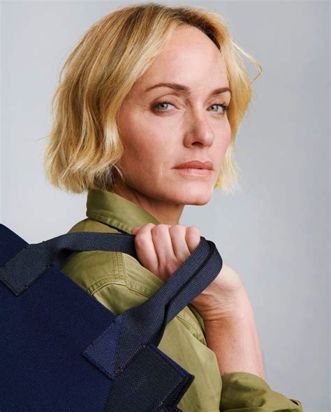 Amber Valletta Bio Age Wiki Net Worth Brother Height Spouse Son Eye