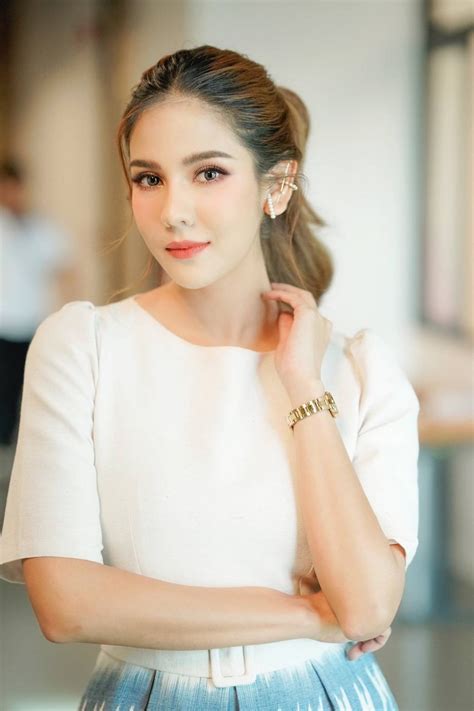 ยังเป็นประเด็นที่หลายคนติดตาม หลังจากดาราสาวสุดเซ็กซี่ อย่าง หมิว สิริลภัส กองตระการ ได้ออกมาเตือนภัยสังคม หลังเจอโรคจิตแอบตามย่องเข้า. "หมิว สิริลภัส" เตรียมเข้ารับปริญญาโท สาขานิเทศศาสตร์ ม.ศรีปทุม