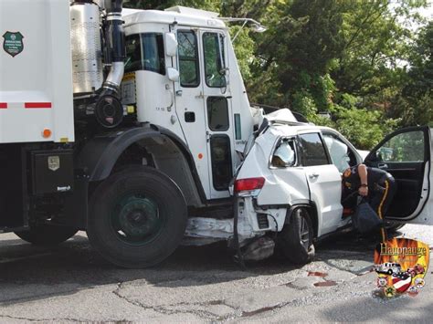 Man Dies In 5 Vehicle Crash Involving Garbage Truck School Bus Scpd