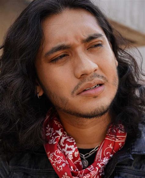 manly abis 10 potret artis pria indonesia rambut gondrong