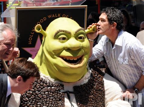 Photo Shrek Receives Star On The Hollywood Walk Of Fame In Los Angeles Lap2010052006