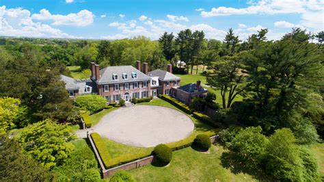 Long Island Mansion Goes On The Market The New York Times