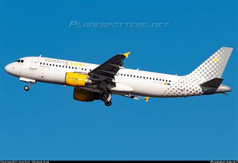 Ec Jyx Vueling Airbus A320 214 Photo By Varani Ennio Vrn Spotter