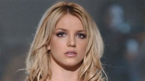 Britney Spears Suffers Wardrobe Malfunction On Stage Social News Xyz