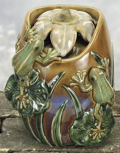 Coynes Company Porcelain Frogs In Lily Pond Water Fountain Frog