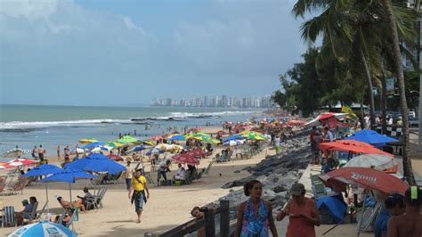 Shark Warnings Dont Stop Sunbathers From Flocking To Recife Beaches In